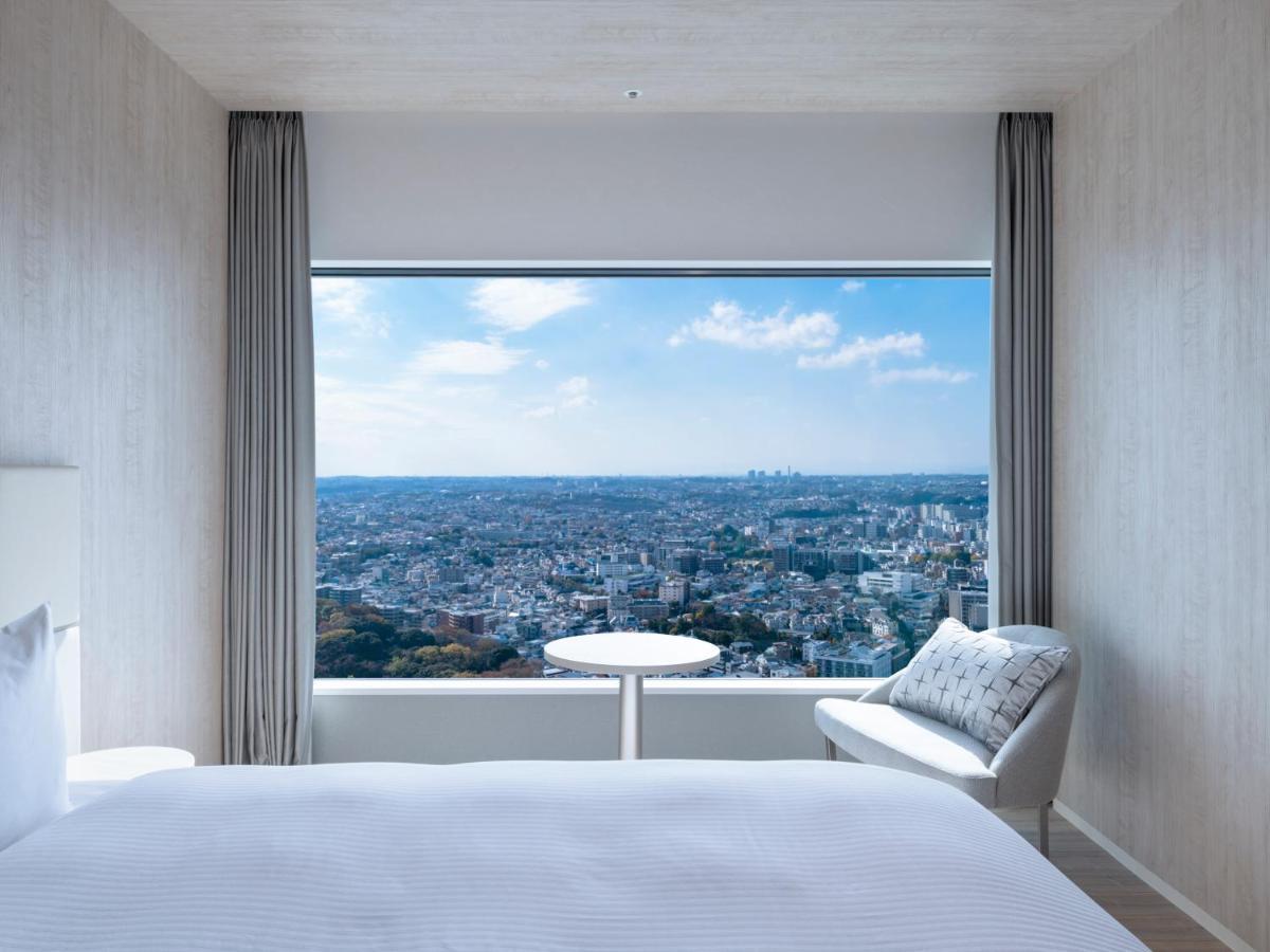 Mitsui Garden Hotel Yokohama Minatomirai Premier Dış mekan fotoğraf A guest room at the hotel