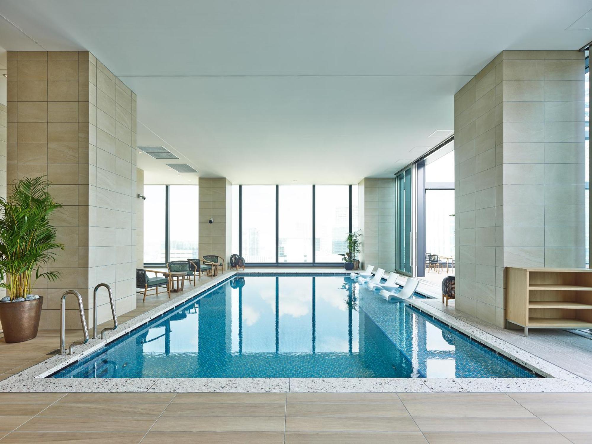 Mitsui Garden Hotel Yokohama Minatomirai Premier Dış mekan fotoğraf The pool at The Ritz-Carlton, Tokyo